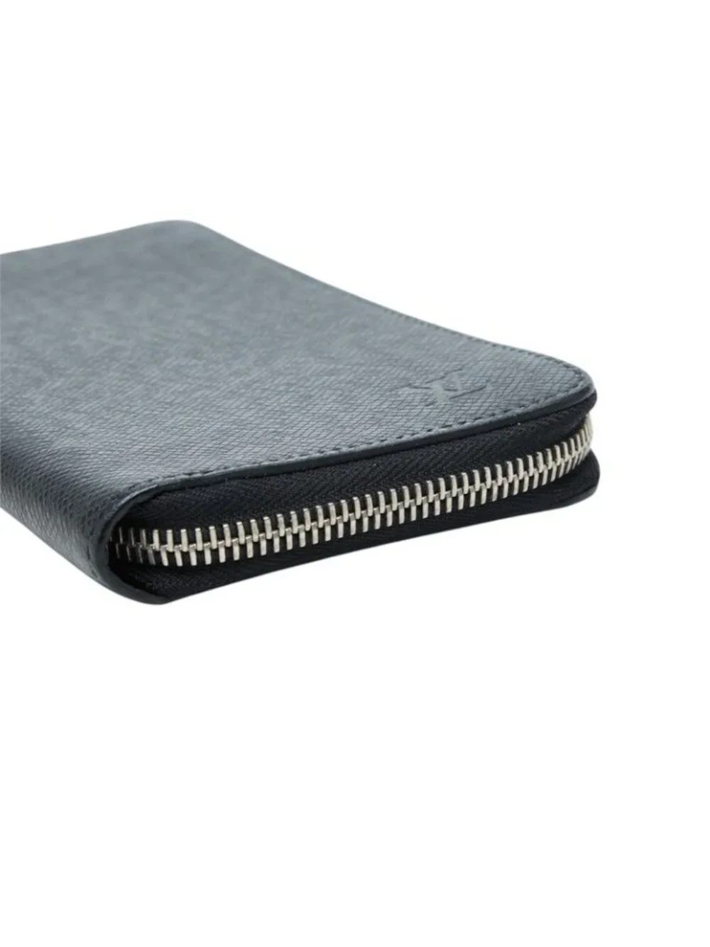 Louis Vuitton Taiga Zippy Wallet Vertical Noir Black Leather